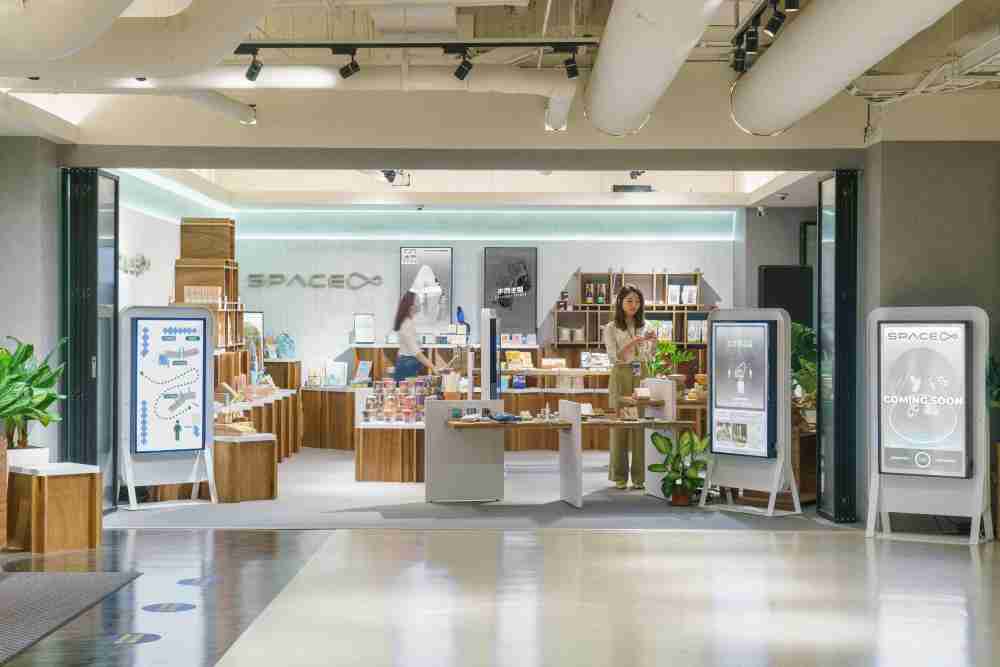 EBpay打造永续选物商店，，展示社企及社创商品，，，，结合创利空间所开发的智能零售系统，，整合多元产品信息，，，，让无人商店扮演公益行动的推手