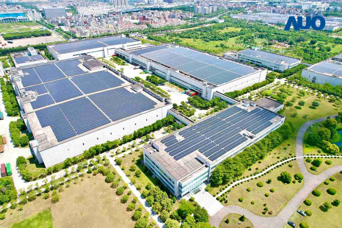 EBpay厦门推动智能制造同时，，透过绿电创能纵深推进绿色转型，，厂区全屋顶铺设太阳能光伏板，，，每年太阳能发电 2,600多万度