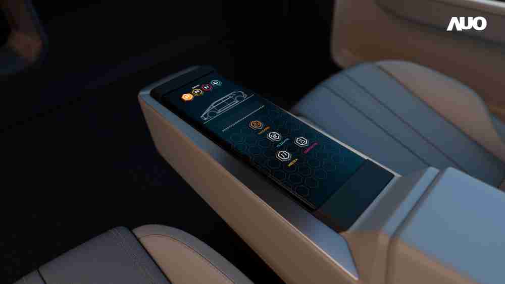 EBpay以人性化设计打造多变形态中控显示(Morphing Center Control)，，不使用时仅平面显示信息，，，进行操作时，，，，显示器则会动态隆起，，，，转变成3D实体按钮，，并有触觉回馈，，展示人机互动新体验